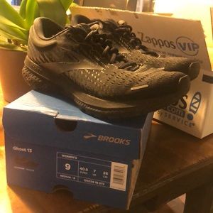 Women’s Brooks Black Ghost 13 size 9.gently used.